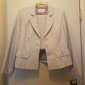 Le Suit 2 piece skirt suit